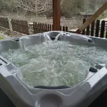 неси Holiday home Leshten