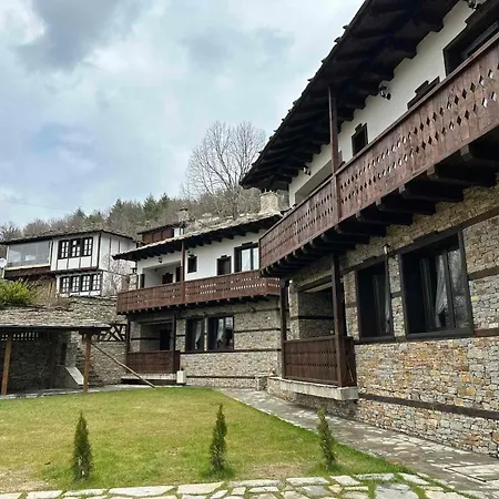 Holiday home неси Leshten